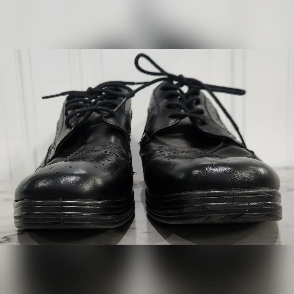 Deer Stags Ace wingtips kid's black dress shoes size 5w  LIKE NEW CONDIT…